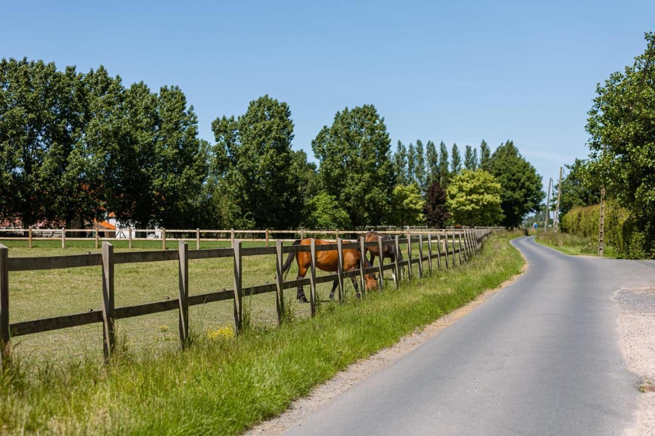 Logis Goemoete - A Romantic Getaway With Private Garden At "Houtheem" Farm Veurne Buitenkant foto